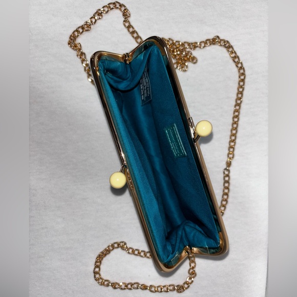 Miu Miu teal clutch with attachable gold chain strap and golden kiss lock clasp - Picture 2 of 4